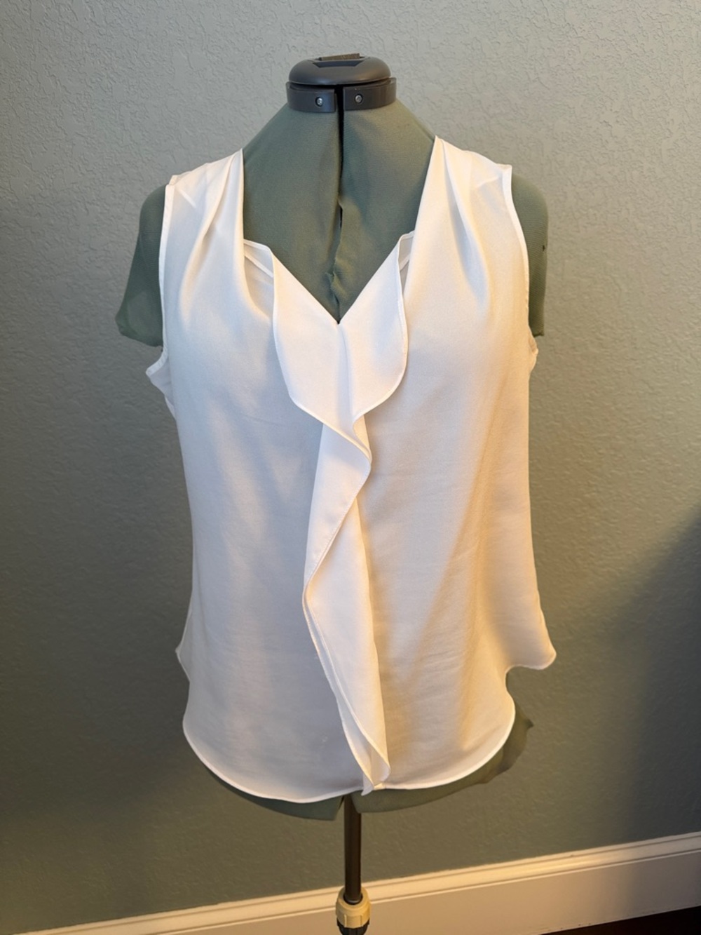 New York & Company Cream Ruffle V-Neck Sleeveless Camisole
